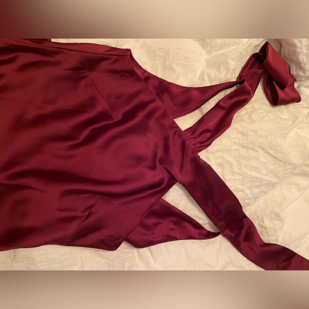 LOVELY Imogen Twist Halter Charmeuse Trumpet Gown
 
CABERNET, Size Small - Picture 4 of 8